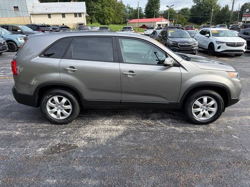 Used 2013 Kia Sorento LX FWD image 4