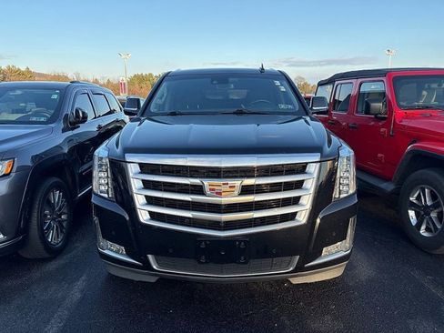 Used 2019 Cadillac Escalade ESV Luxury image 2
