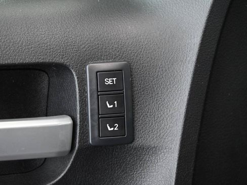 Used 2013 Toyota Tundra Platinum AWD/4WD image 21