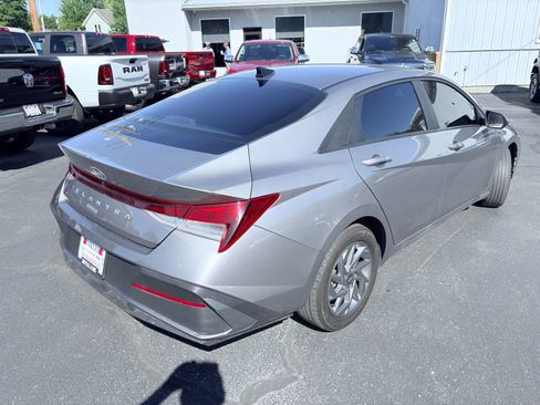Used 2024 Hyundai Elantra SEL image 8