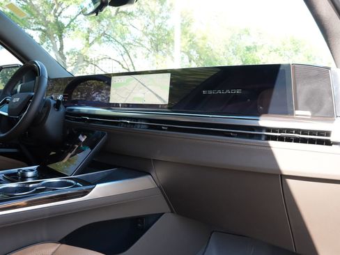 Used 2026 Cadillac Escalade Luxury w/ Touring Package image 26