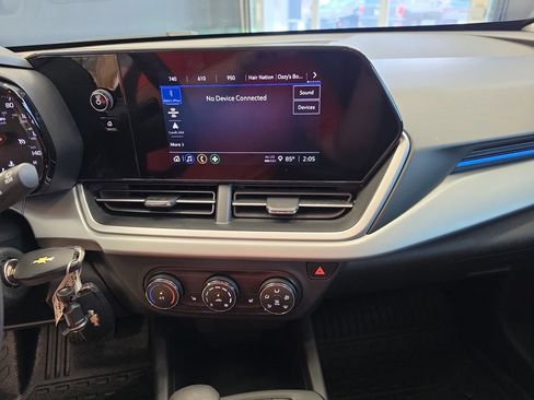 Used 2025 Chevrolet Trax LS w/ LS Convenience Package FWD image 23