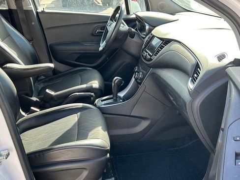 Used 2020 Chevrolet Trax LT w/ Driver Confidence Package image 11