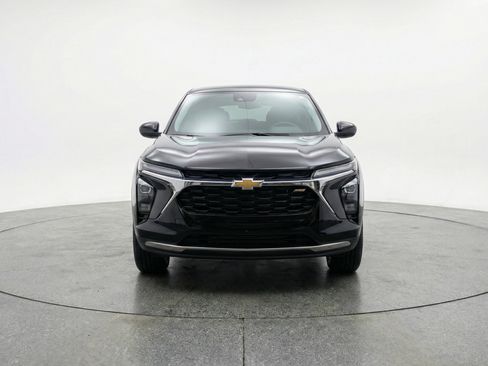 Used 2025 Chevrolet Trax LT image 2