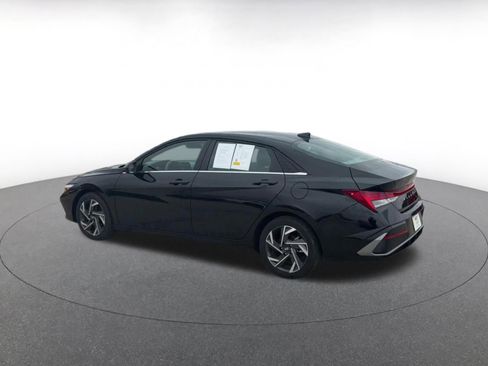 Used 2025 Hyundai Elantra SEL image 10