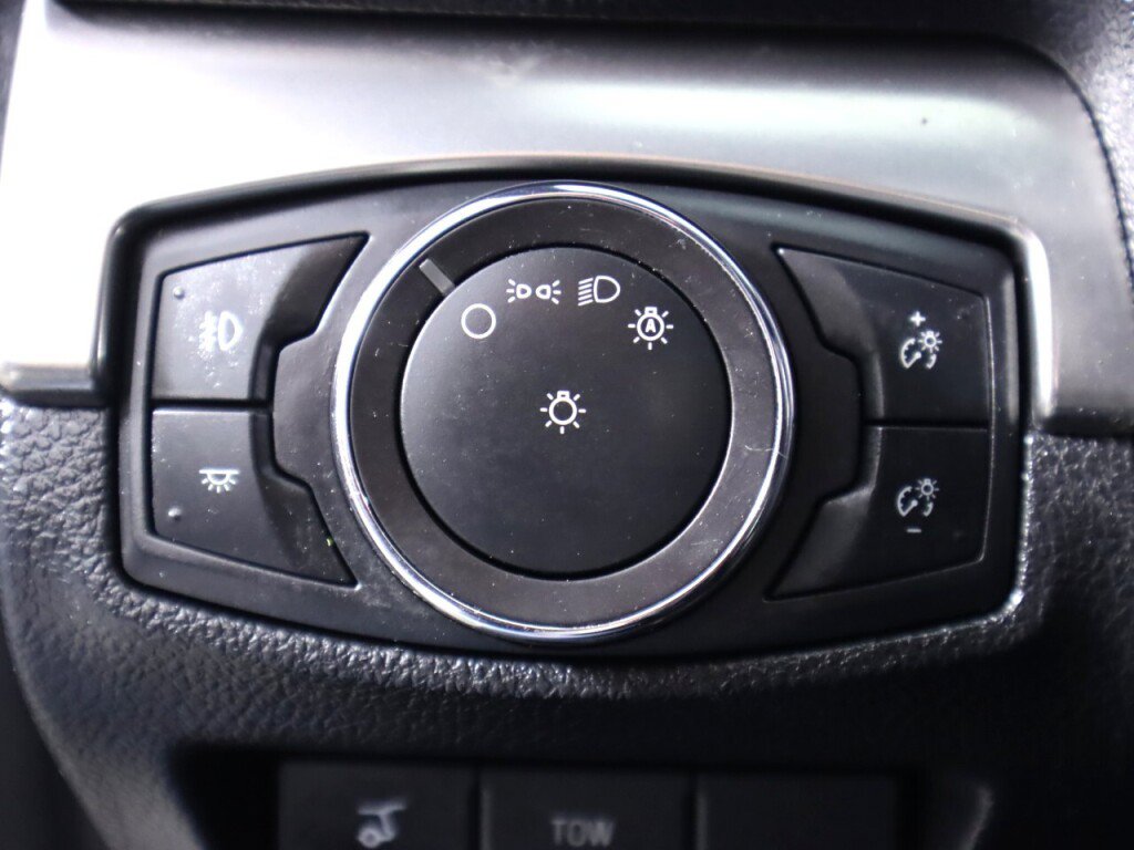 Used 2018 Ford Explorer XLT w/ Equipment Group 202A AWD/4WD image 10