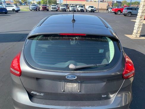 Used 2017 Ford Focus SE FWD image 5