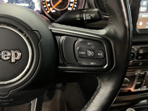 Used 2021 Jeep Gladiator Willys image 22