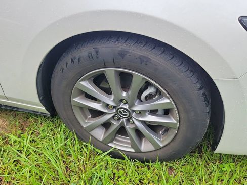 Used 2024 MAZDA MAZDA3 s FWD image 10