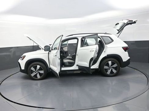 Used 2025 Volkswagen Taos S AWD/4WD image 32
