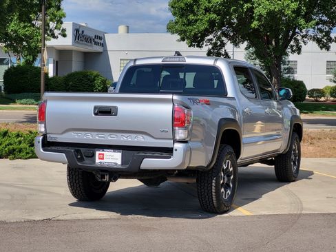 Certified 2021 Toyota Tacoma TRD Off-Road w/ TRD Premium Off Road Package AWD/4WD image 3