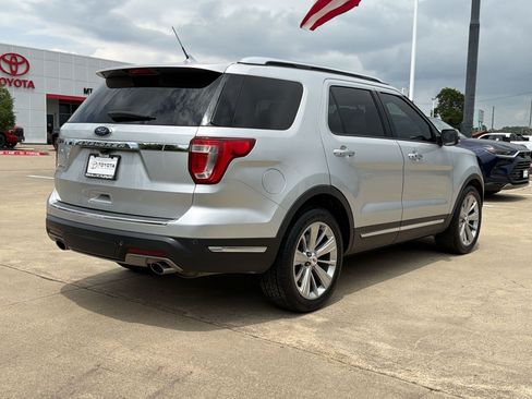 Used 2019 Ford Explorer Limited w/ Class III Trailer Tow Package FWD image 9