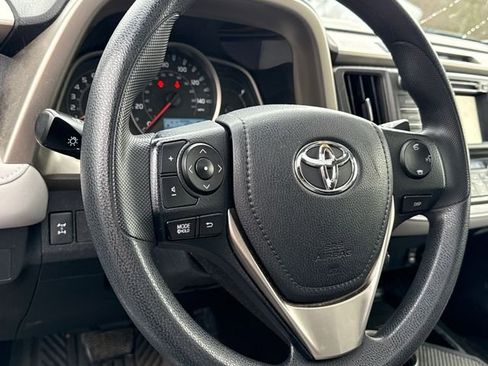 Used 2014 Toyota RAV4 XLE image 17