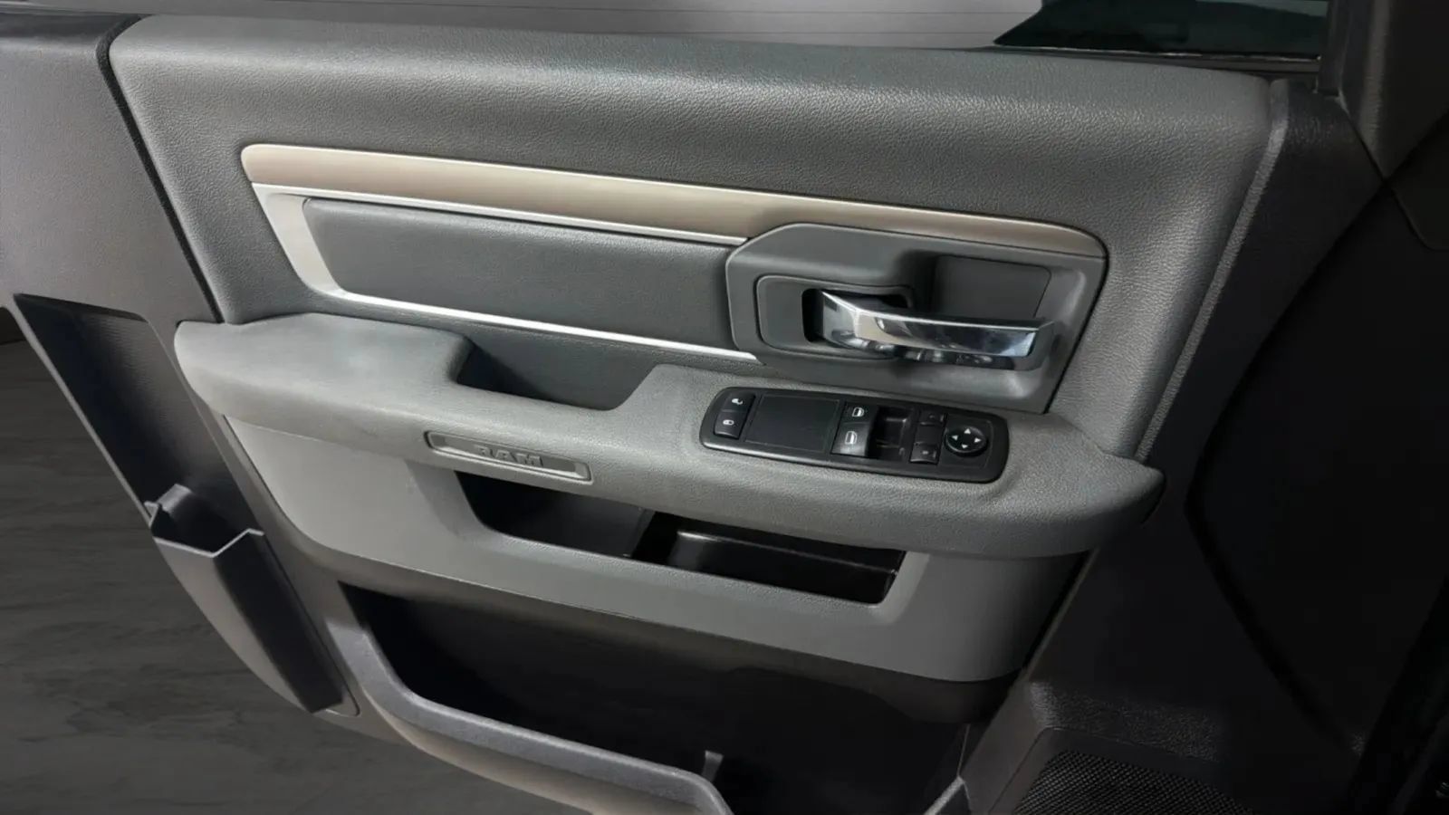 Used 2017 RAM 1500 Express RWD image 14