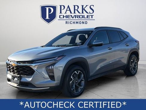 Certified 2025 Chevrolet Trax LT w/ Driver Confidence Package image 3