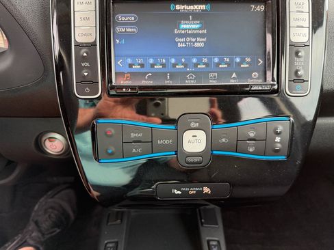 Used 2016 Nissan Leaf SV FWD image 17