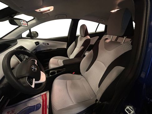 Used 2017 Toyota Prius Two w/ Prius Two Safety Plus Package image 9