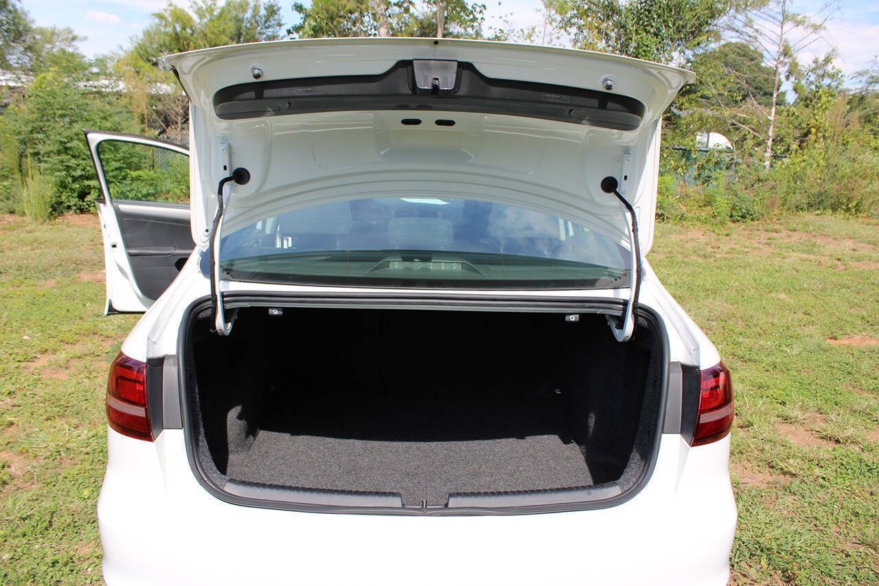 Used 2016 Volkswagen Jetta SE FWD image 34
