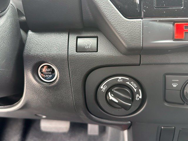 Used 2025 Nissan Frontier PRO-4X AWD/4WD image 38