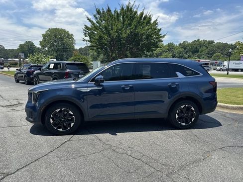 Used 2025 Kia Sorento S w/ Panoramic Sunroof Package FWD image 9