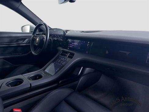 Used 2021 Porsche Taycan image 36