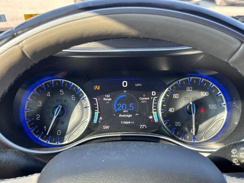 Used 2017 Chrysler Pacifica Limited w/ UConnect Theater Package FWD image 22