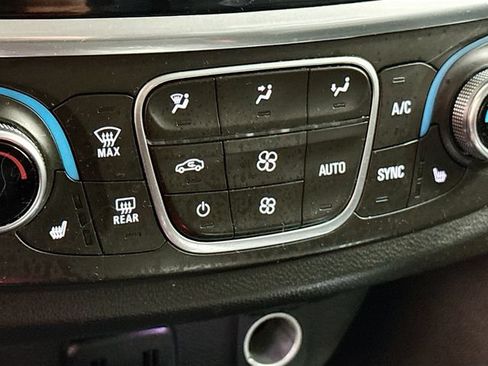 Used 2019 Chevrolet Traverse RS FWD image 22