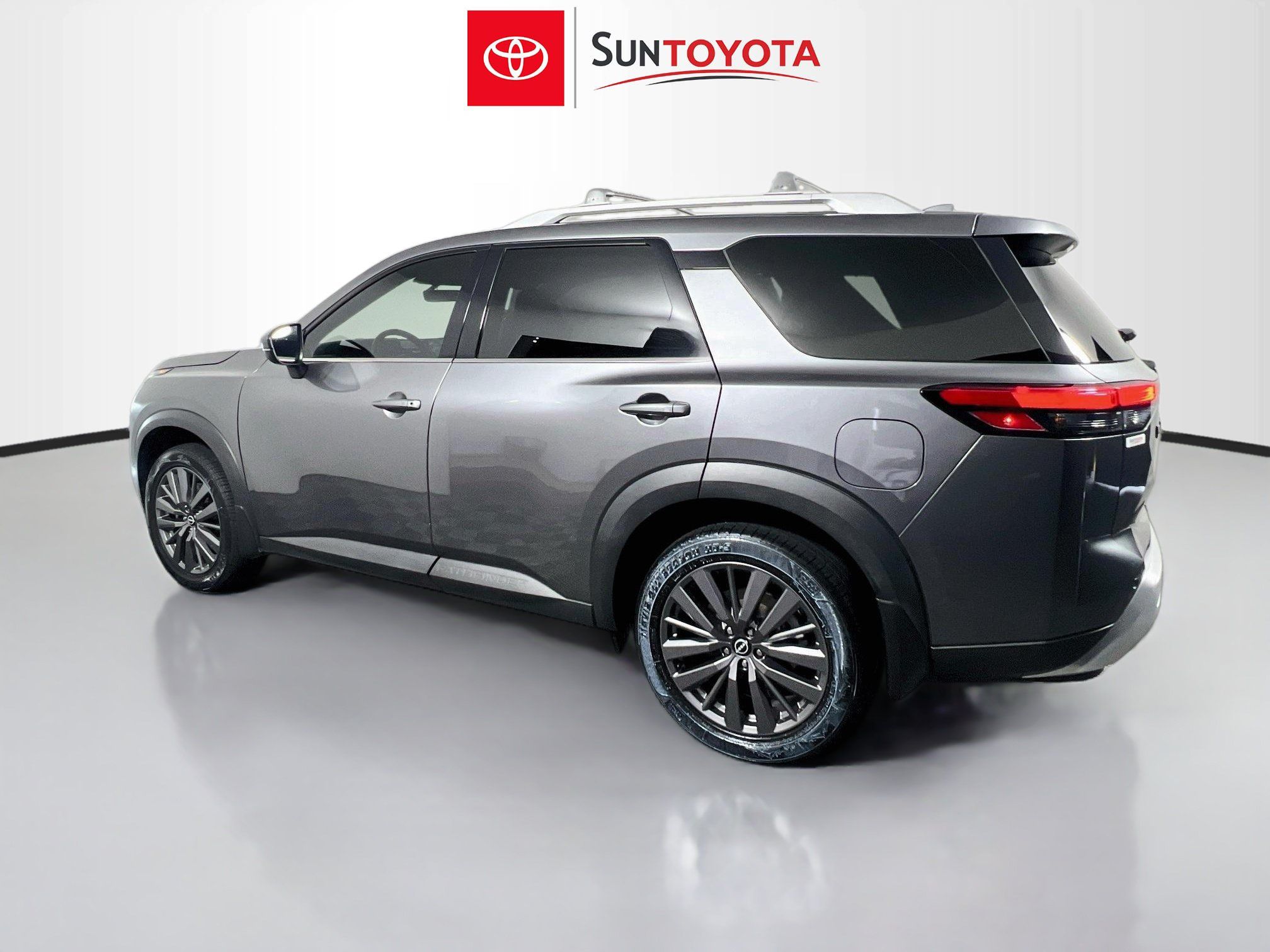 Used 2023 Nissan Pathfinder SL w/ SL Premium Package FWD image 6