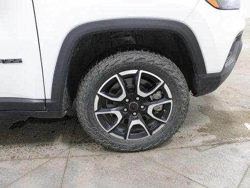 Used 2025 Jeep Compass Trailhawk AWD/4WD image 37
