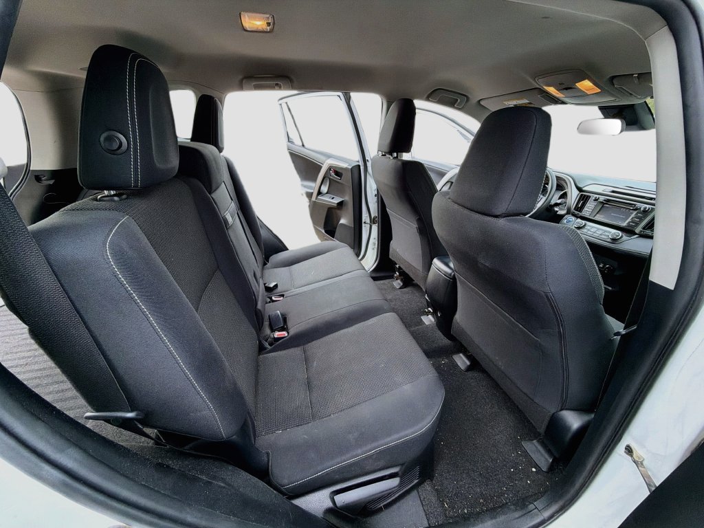 Used 2018 Toyota RAV4 LE AWD/4WD image 26