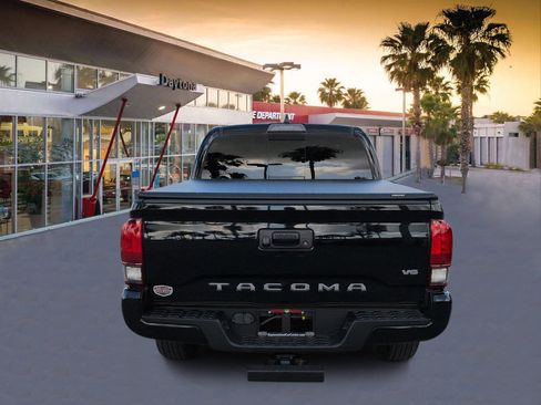 Used 2022 Toyota Tacoma SR5 w/ Technology Package RWD image 4