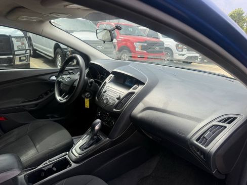 Used 2018 Ford Focus SE FWD image 9