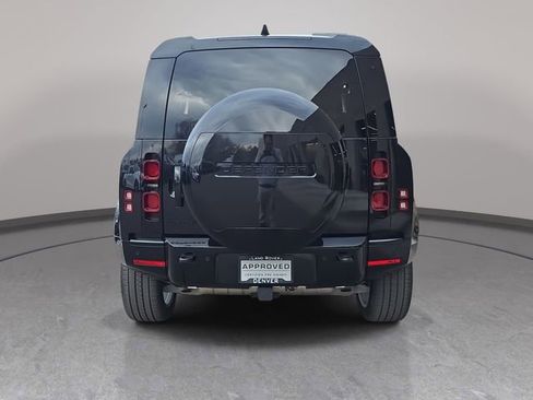 Used 2025 Land Rover Defender 90 X-Dynamic SE image 6