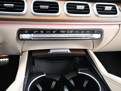 Used 2022 Mercedes-Benz GLS 450 4MATIC image 16