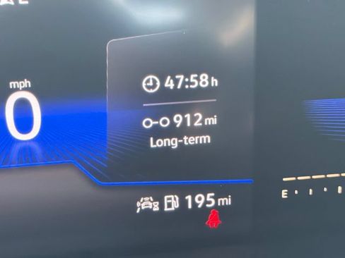 Certified 2022 Volkswagen Taos SE FWD image 16