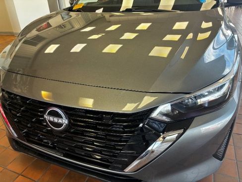 Used 2024 Nissan Sentra SV FWD image 9