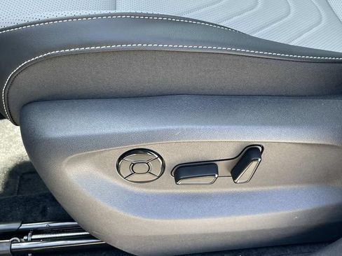 New 2026 Volkswagen Tiguan SE FWD image 19