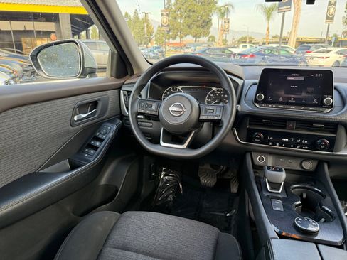 Used 2023 Nissan Rogue SV image 22