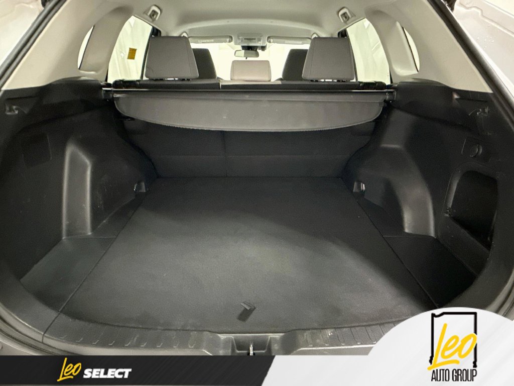 Used 2022 Toyota RAV4 XLE w/ XLE Grade Weather Package AWD/4WD image 28