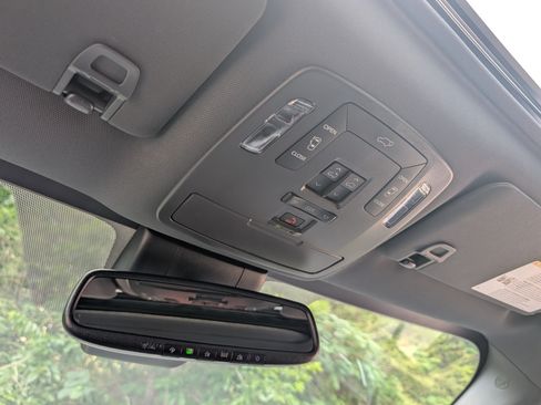 Used 2023 Toyota Sienna XSE AWD/4WD image 34