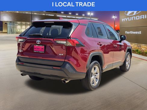 Used 2022 Toyota RAV4 XLE w/ Convenience Package FWD image 7
