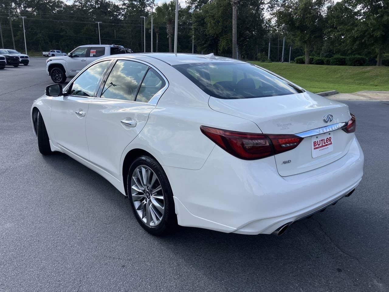 Used 2019 INFINITI Q50 Luxe w/ Essential Package (3.0T Luxe) AWD/4WD image 3