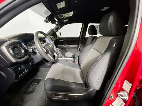 Used 2022 Toyota Tacoma TRD Off-Road image 14