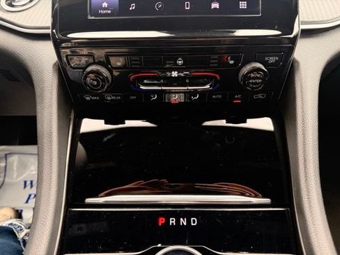 Used 2025 Jeep Grand Cherokee Altitude AWD/4WD image 30