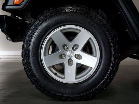 Used 2006 Jeep Wrangler Unlimited Rubicon w/ Security Group AWD/4WD image 35