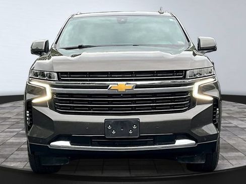 Used 2021 Chevrolet Suburban LT w/ LT Signature Package AWD/4WD image 2