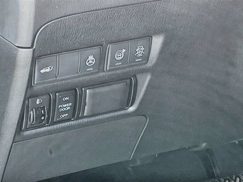 Used 2019 Nissan Armada Platinum w/ Captain's Chairs Package AWD/4WD image 10