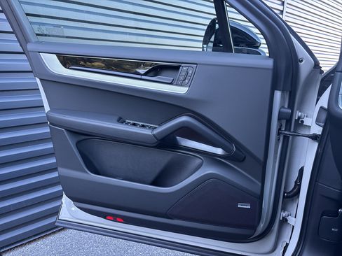 New 2026 Porsche Cayenne image 14