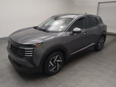 Used 2025 Nissan Kicks SV FWD image 2