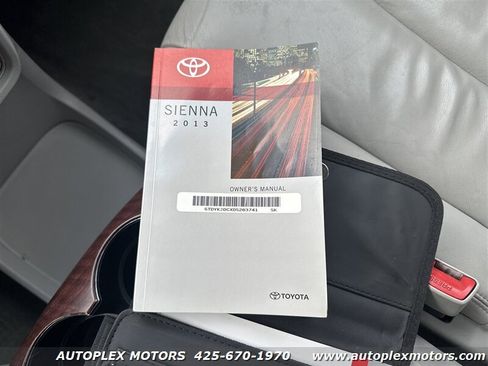 Used 2013 Toyota Sienna XLE image 32